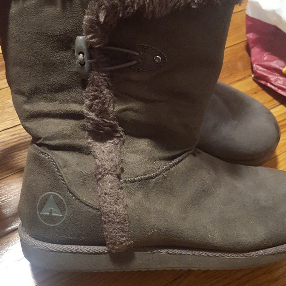 Boots - Picture 2 of 6